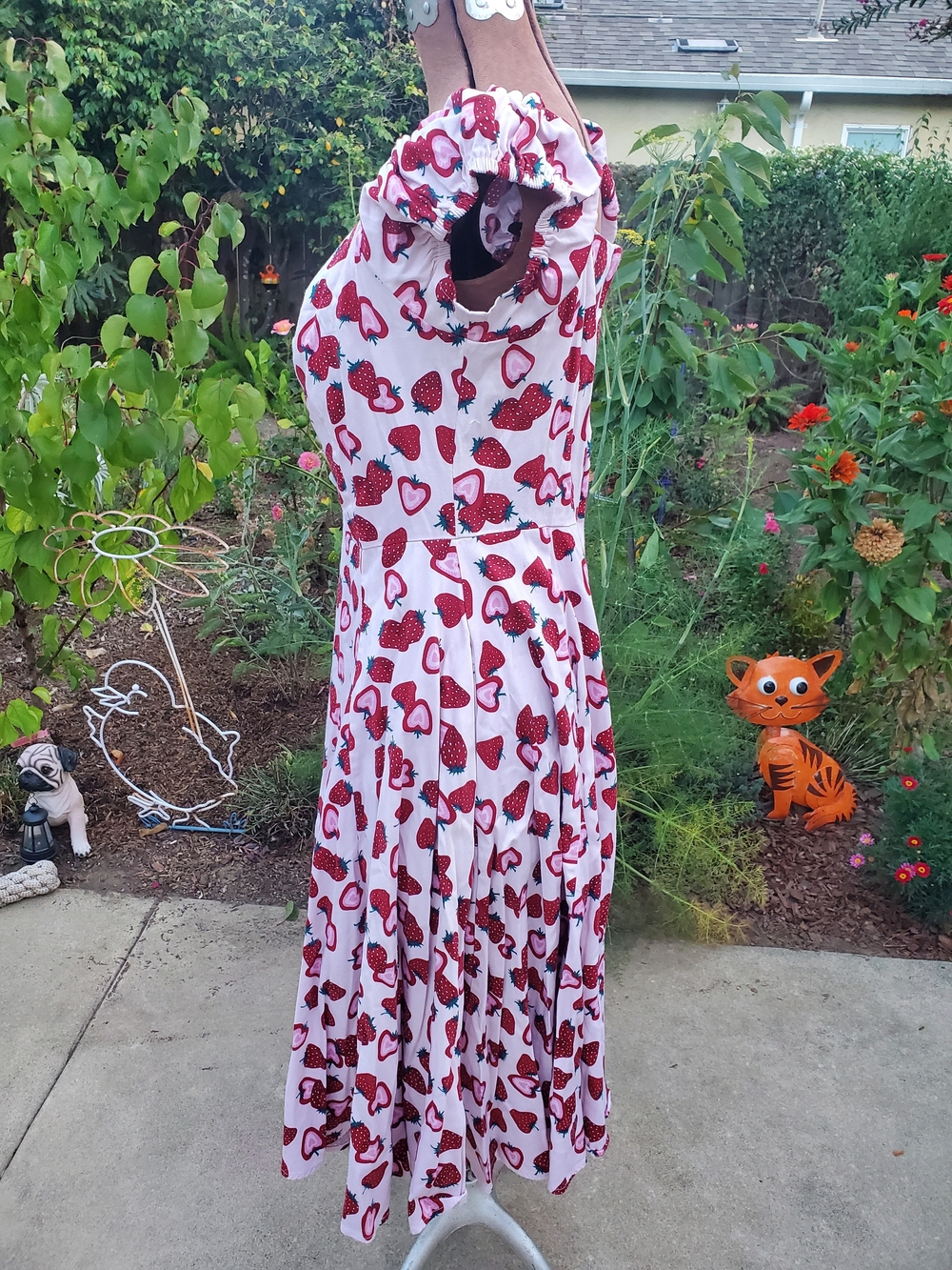 Collectif Strawberry Print Midi Dress Size XL (UK 16) - Picture 5 of 7
